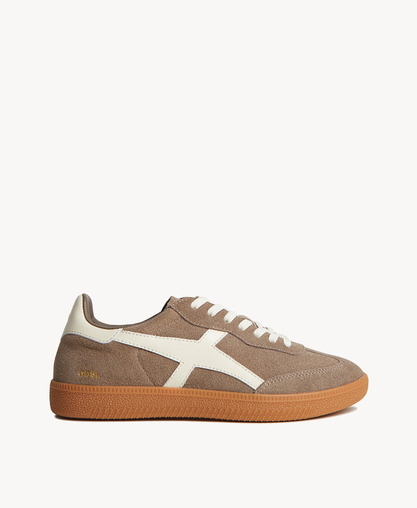 2001 Crossroads - Walnut Suede / Ivory