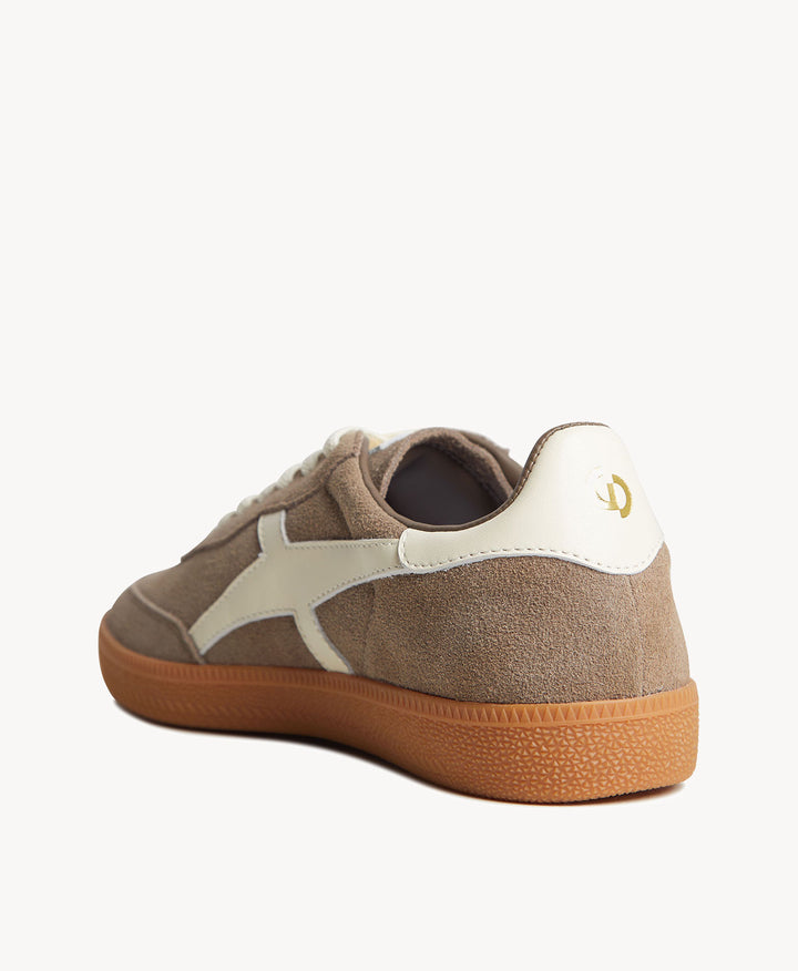 2001 Crossroads - Walnut Suede / Ivory
